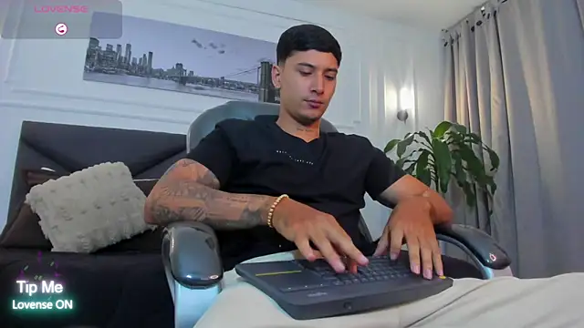 Snapshot of Damian23__ chatting on 6, 11, 2025 Damian23 online show from 6, 11, 2025