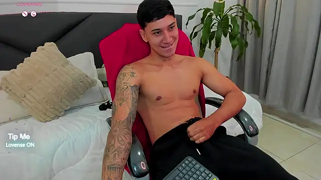 Snapshot of Damian23__ chatting on 23, 11, 2025 Damian23 online show from 23, 11, 2025