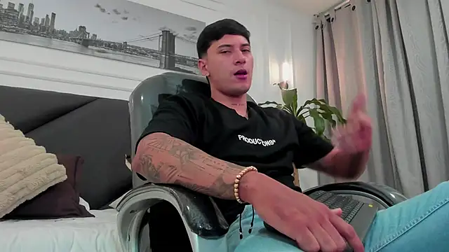 Snapshot of Damian23__ chatting on 27, 11, 2025 Damian23 online show from 27, 11, 2025