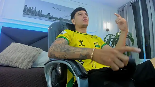 Snapshot of Damian23__ chatting on 3, 12, 2025 Damian23 online show from 3, 12, 2025