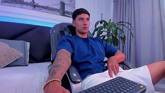 Snapshot of Damian23__ chatting on 15, 12, 2025 Damian23 online show from 15, 12, 2025