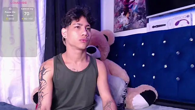 Snapshot of Sexys_Boys_Hot1 chatting on 13, 11, 2025 Sexys Boys Hot1 online show from 13, 11, 2025