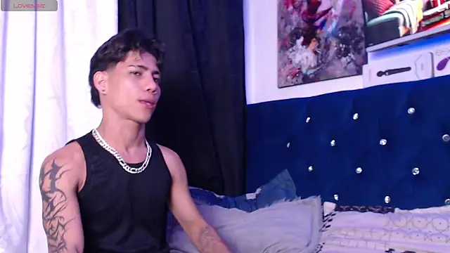 Snapshot of Sexys_Boys_Hot1 chatting on 21, 11, 2025 Sexys Boys Hot1 online show from 21, 11, 2025