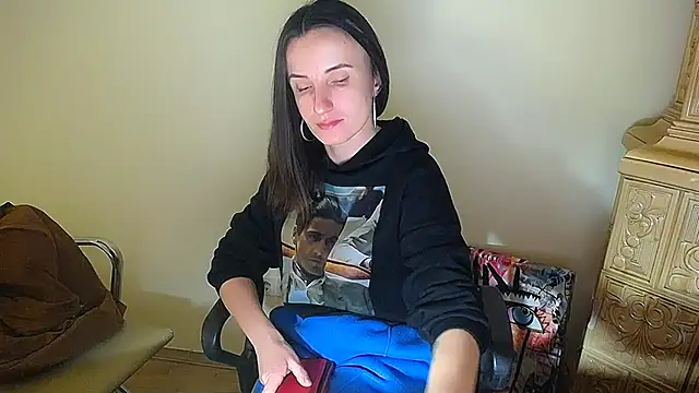 Snapshot of LaimaV_ chatting on 10, 12, 2024 LaimaV online show from 10, 12, 2024