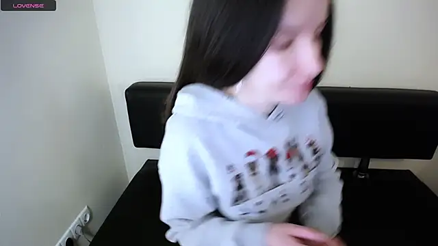 Snapshot of LaimaV_ chatting on 7, 10, 2025 LaimaV online show from 7, 10, 2025