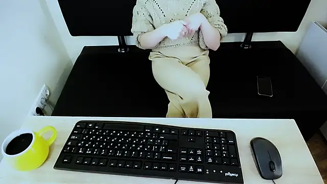 Snapshot of LaimaV_ chatting on 28, 10, 2025 LaimaV online show from 28, 10, 2025