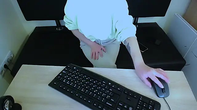 Snapshot of LaimaV_ chatting on 30, 10, 2025 LaimaV online show from 30, 10, 2025