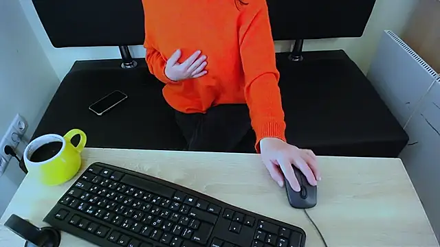 Snapshot of LaimaV_ chatting on 1, 11, 2025 LaimaV online show from 1, 11, 2025