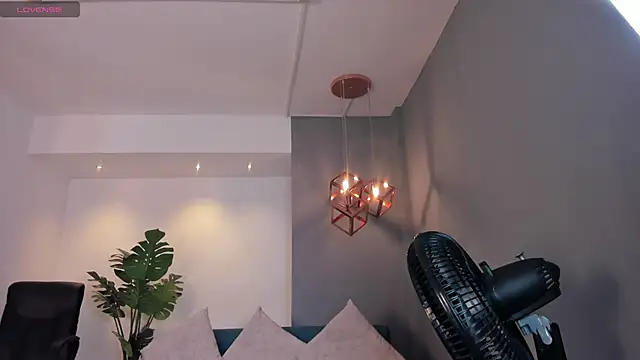 Snapshot of Caro_Garcia chatting on 17, 12, 2024 Caro Garcia online show from 17, 12, 2024