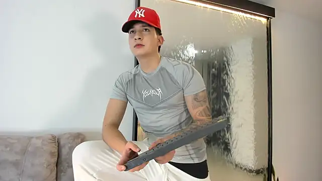 Snapshot of emmanuel_scor chatting on 18, 12, 2025 emmanuel scor online show from 18, 12, 2025