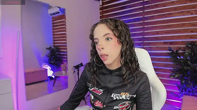 Sapphire Venuss online show from 20, 2, 2026