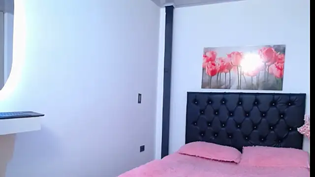 lily f00x online show from 5, 12, 2025