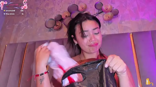 KimDevinne online show from 9, 4, 2026