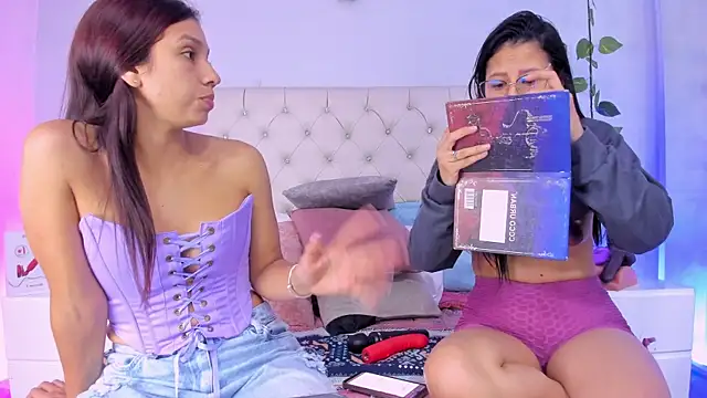 Snapshot of Luci_And_Sofi chatting on 7, 3, 2025 Luci And Sofi online show from 7, 3, 2025