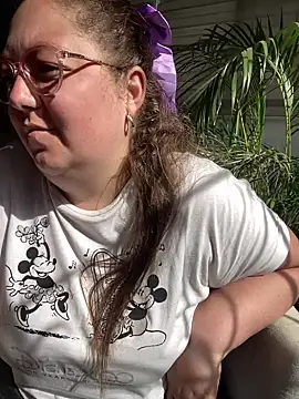 Snapshot of Chloee_ep chatting on 12, 12, 2024 Chloee ep online show from 12, 12, 2024