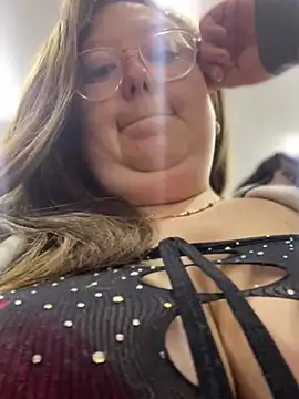 Snapshot of Chloee_ep chatting on 22, 12, 2024 Chloee ep online show from 22, 12, 2024