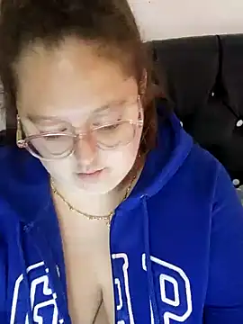 Snapshot of Chloee_ep chatting on 12, 1, 2025 Chloee ep online show from 12, 1, 2025