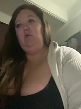 Snapshot of Chloee_ep chatting on 6, 10, 2025 Chloee ep online show from 6, 10, 2025