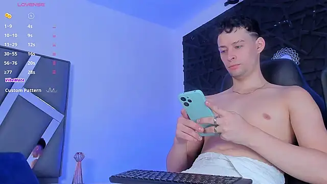 Snapshot of JadeSmiith_ chatting on 27, 12, 2024 JadeSmiith online show from 27, 12, 2024