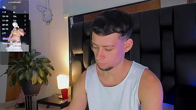 Snapshot of JadeSmiith_ chatting on 8, 9, 2025 JadeSmiith online show from 8, 9, 2025