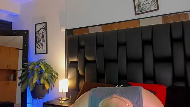 Snapshot of JadeSmiith_ chatting on 21, 10, 2025 JadeSmiith online show from 21, 10, 2025