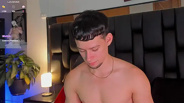 Snapshot of JadeSmiith_ chatting on 22, 10, 2025 JadeSmiith online show from 22, 10, 2025