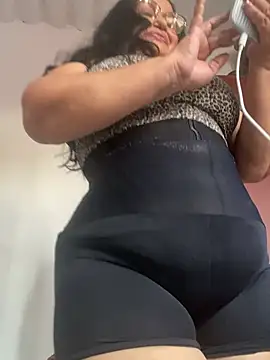 Snapshot of Gia_Nahomi chatting on 3, 2, 2025 Gia Nahomi online show from 3, 2, 2025