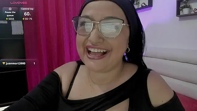 Snapshot of Gia_Nahomi chatting on 11, 10, 2025 Gia Nahomi online show from 11, 10, 2025