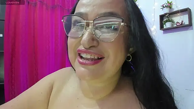 Snapshot of Gia_Nahomi chatting on 17, 11, 2025 Gia Nahomi online show from 17, 11, 2025