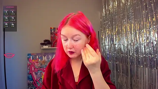 Snapshot of Sara_Robinson chatting on 6, 1, 2025 Sara Robinson online show from 6, 1, 2025