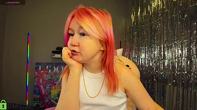 Snapshot of Sara_Robinson chatting on 28, 1, 2025 Sara Robinson online show from 28, 1, 2025