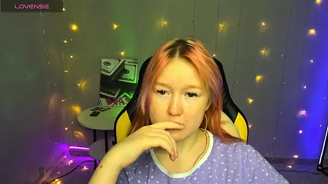 Snapshot of Sara_Robinson chatting on 5, 2, 2025 Sara Robinson online show from 5, 2, 2025