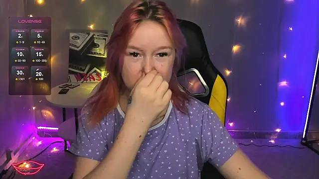 Snapshot of Sara_Robinson chatting on 5, 2, 2025 Sara Robinson online show from 5, 2, 2025