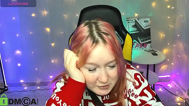 Snapshot of Sara_Robinson chatting on 5, 2, 2025 Sara Robinson online show from 5, 2, 2025