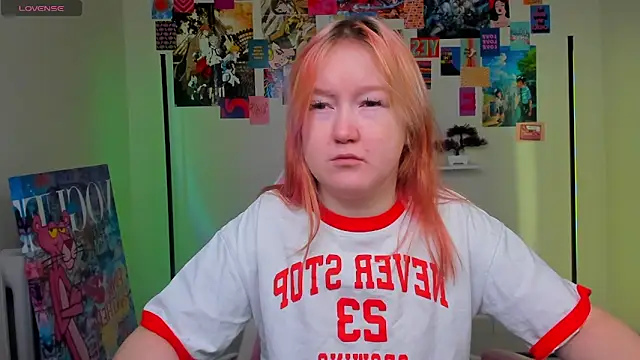 Snapshot of Sara_Robinson chatting on 8, 3, 2025 Sara Robinson online show from 8, 3, 2025