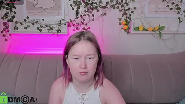 Snapshot of Sara_Robinson chatting on 26, 9, 2025 Sara Robinson online show from 26, 9, 2025