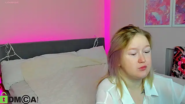 Snapshot of Sara_Robinson chatting on 13, 10, 2025 Sara Robinson online show from 13, 10, 2025