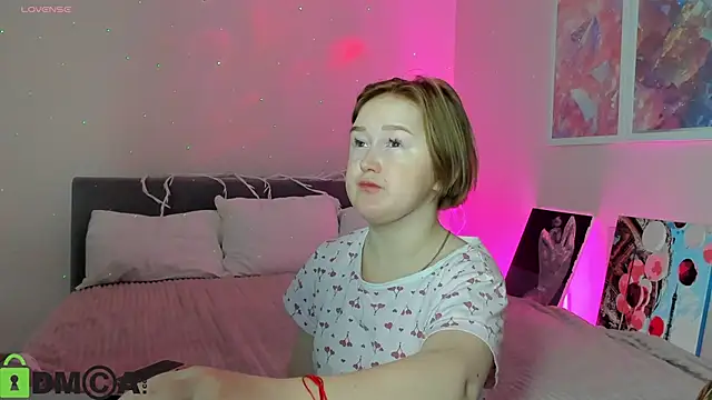 Snapshot of Sara_Robinson chatting on 20, 10, 2025 Sara Robinson online show from 20, 10, 2025