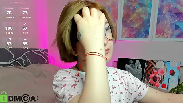 Snapshot of Sara_Robinson chatting on 22, 10, 2025 Sara Robinson online show from 22, 10, 2025