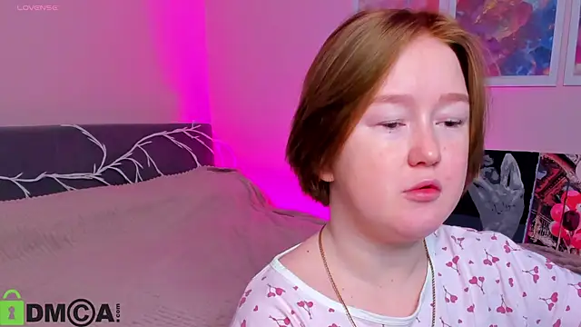 Snapshot of Sara_Robinson chatting on 23, 10, 2025 Sara Robinson online show from 23, 10, 2025