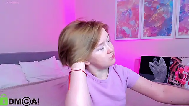 Snapshot of Sara_Robinson chatting on 26, 10, 2025 Sara Robinson online show from 26, 10, 2025