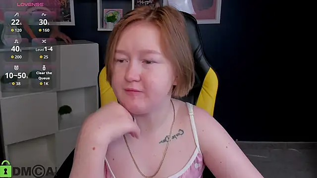 Snapshot of Sara_Robinson chatting on 8, 11, 2025 Sara Robinson online show from 8, 11, 2025