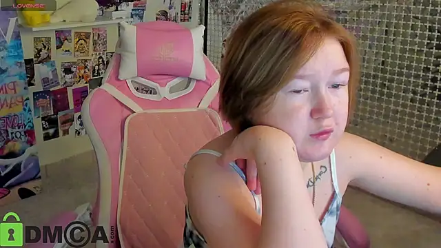 Snapshot of Sara_Robinson chatting on 10, 11, 2025 Sara Robinson online show from 10, 11, 2025