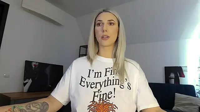 Snapshot of KhloeK chatting on 24, 2, 2025 KhloeK online show from 24, 2, 2025