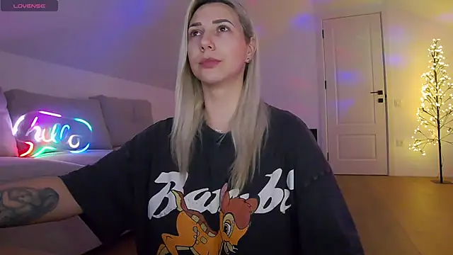 Snapshot of KhloeK chatting on 12, 1, 2026 KhloeK online show from 12, 1, 2026