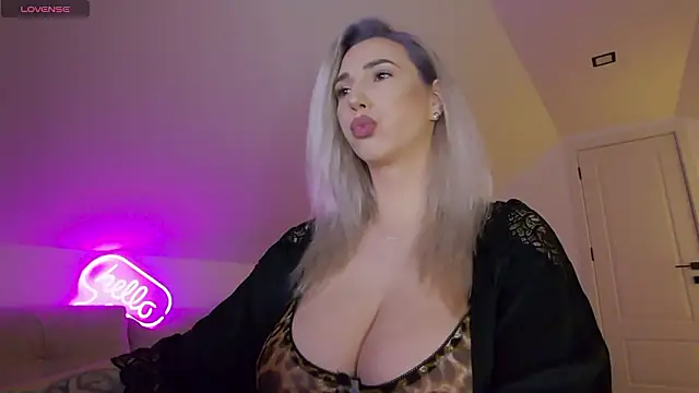 Snapshot of KhloeK chatting on 16, 2, 2026 KhloeK online show from 16, 2, 2026