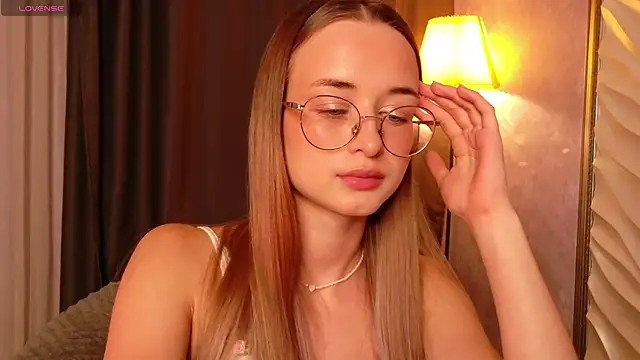 Tiffanyhunt online show from 28, 11, 2025