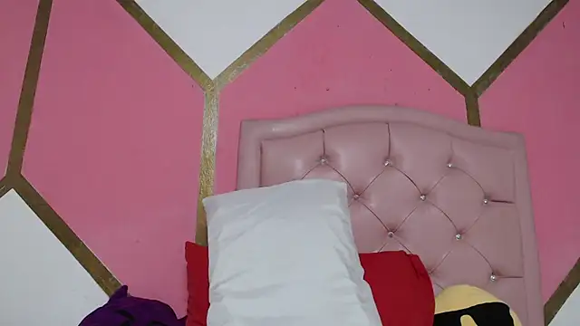 Vicky Love  online show from 31, 1, 2025