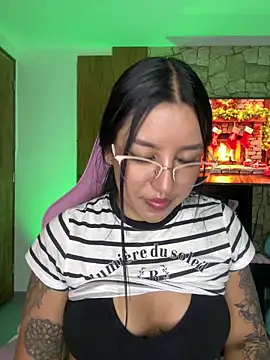 Snapshot of Tamara_Roberts1 chatting on 12, 12, 2024 Tamara Roberts1 online show from 12, 12, 2024