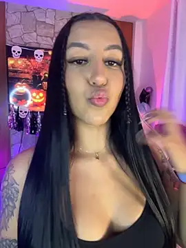 Snapshot of Tamara_Roberts1 chatting on 8, 10, 2025 Tamara Roberts1 online show from 8, 10, 2025